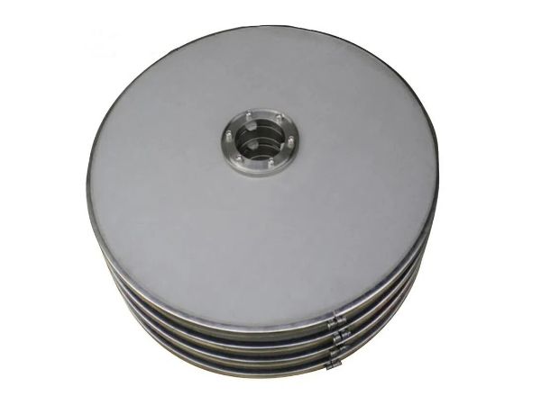 Se muestran varios discos de filtro espesante de catalizador.