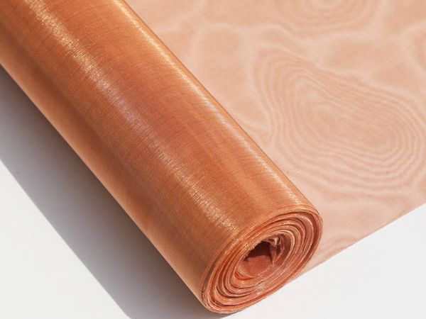 An unfolded copper woven mesh roll is displayed.