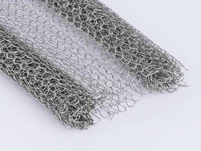 Un échantillon de joint en treillis métallique tricoté en double forme ronde