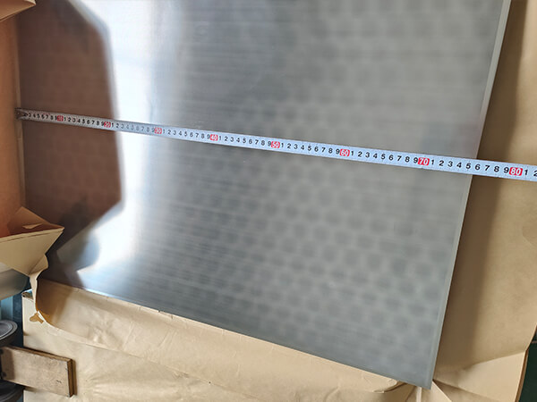 Measure the length of etching sheet to be 750 mm