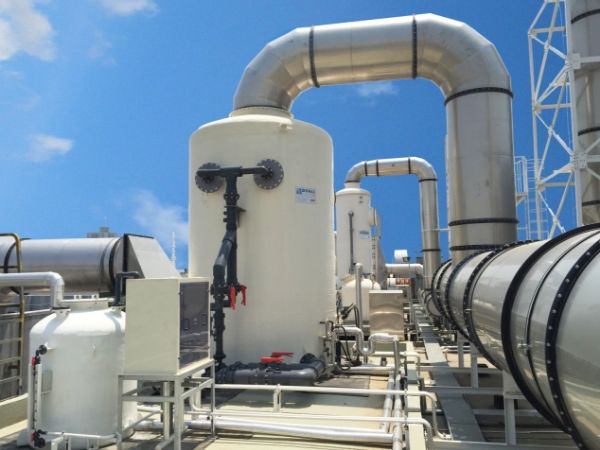 Various pipeline devices are displayed.