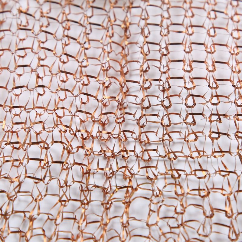 La maille tricotée en cuivre de fil plat est affichée.