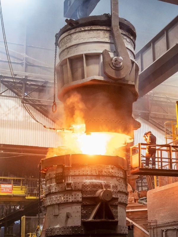 Taller de producción de hierro-acero a gran escala