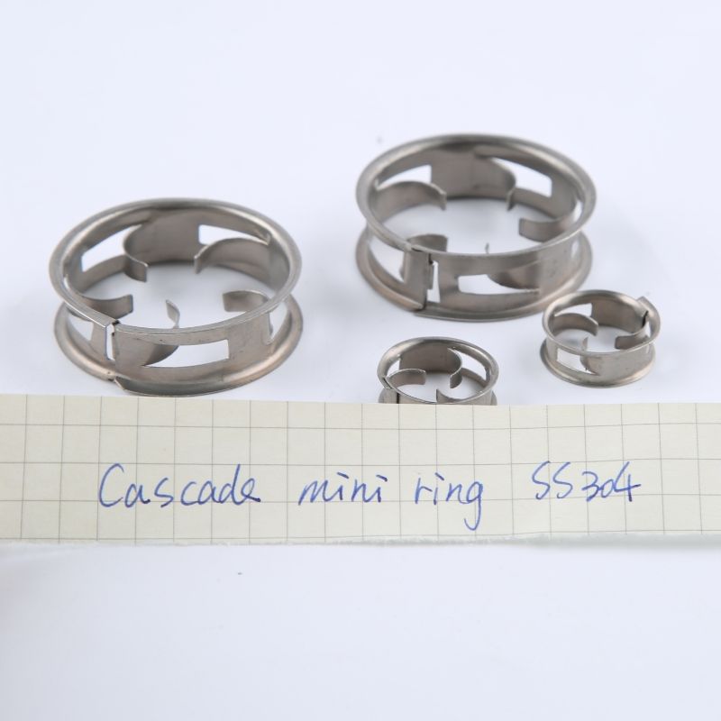 4 metal cascade mini ring in different sizes