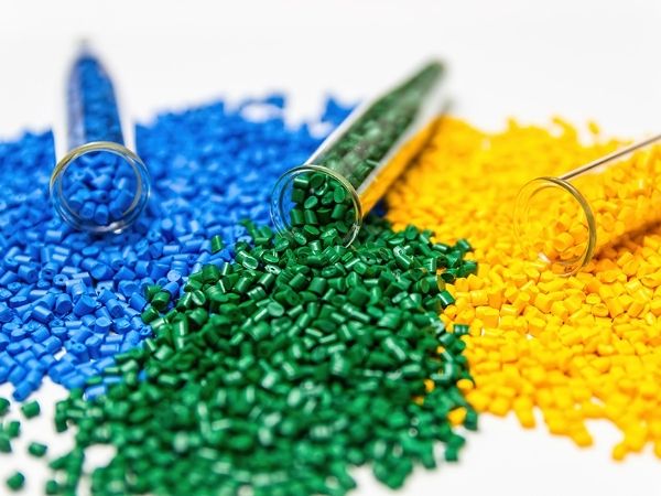 Partículas de polímero en diferentes colores