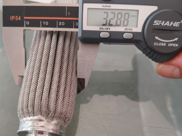 Measure the filtering section diameter of polymer sintered filter with a caliper.
