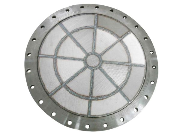 A fluidization plate with fixed frame and welded flange