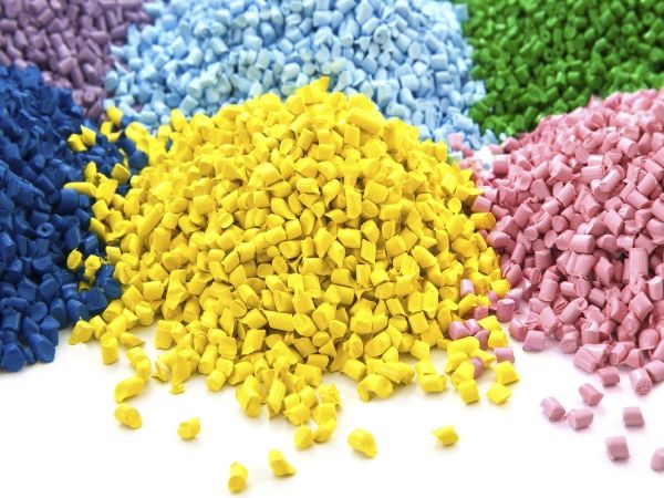 Resin particles in different colors