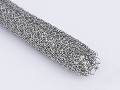 Un échantillon de joint de treillis métallique tricoté en métal de forme ronde