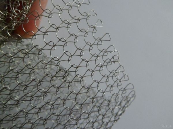 The details of single-strand knitted mesh are displayed.