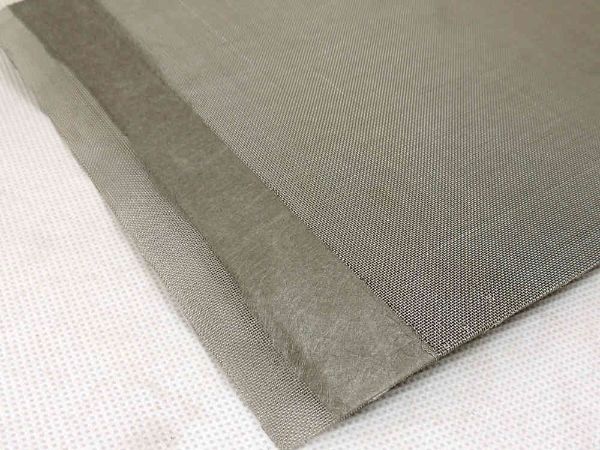 A sintered felt with double-layer woven mesh is displayed.