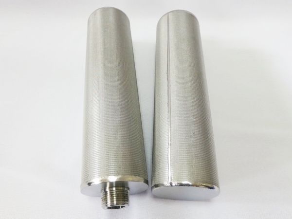 2 sintered mesh candle filters with a M20 connector