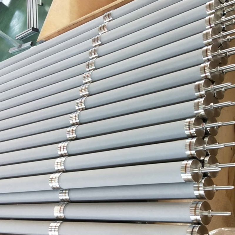 Many sintered porous filters are waiting for packaging.