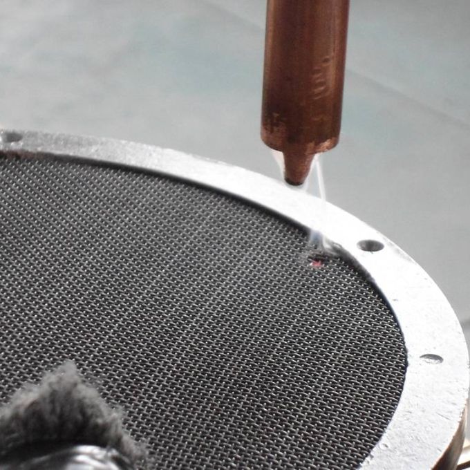 點焊技術用於聚合物擠出機篩網邊緣焊接。