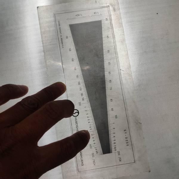 Measure mesh count of stainless steel woven mesh with warp and weft density meter