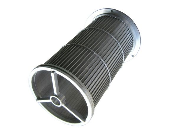 Wedge wire self cleaning filter with double reinforcing rings